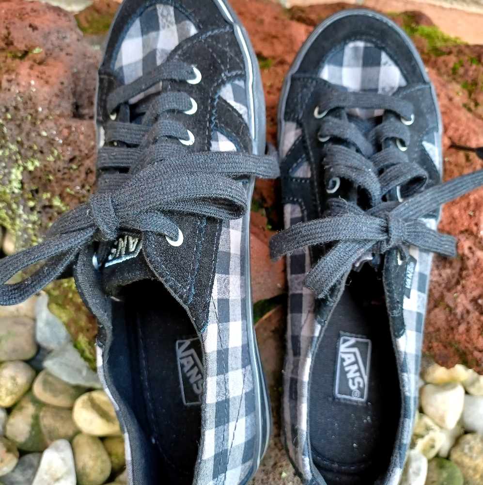 NWOT Rare Vans Black & Grey Gingham Checked Sneakers - Women's Size 7 - Picture 3 of 5